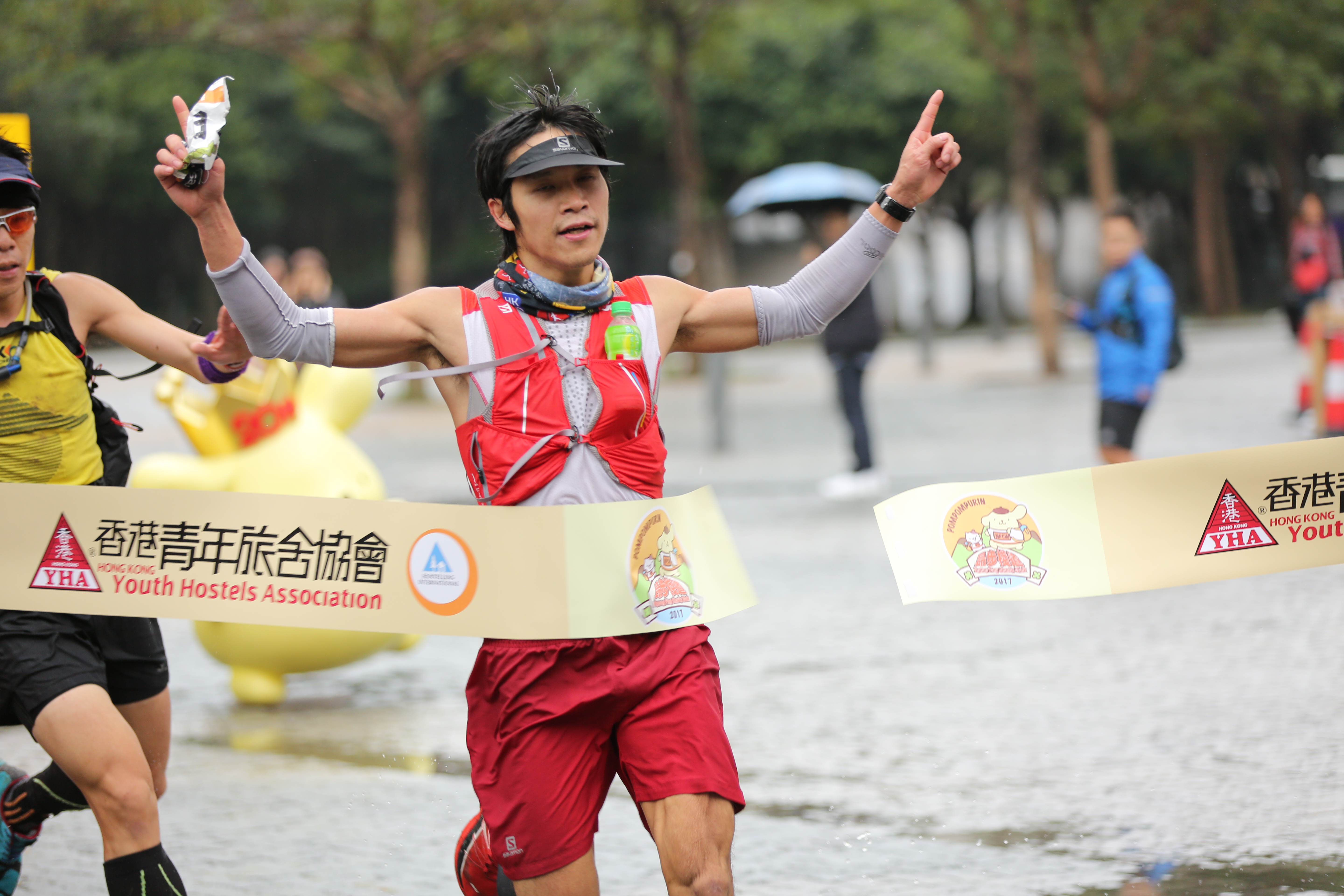 首名冲线者「精英28公里」冠军Hui Ho Tat。